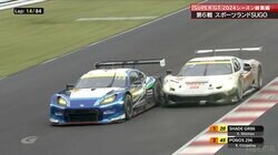 ぶつかってる！ フェラーリがGR86を超豪快オーバーテイク！？ インにねじ込み一閃…“激しすぎる”バトルに実況も大熱狂