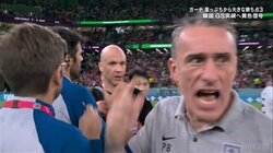 韓国指揮官、試合終了直後に怒り爆発でピッチに乱入！ 猛抗議の末にレッドカードの珍事 「こんなにいい試合したのに」ファン困惑