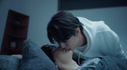 三浦翔平、眠る井浦新に優しくキス…まさかの展開に反響「切ないけど美しすぎる」「破壊力やばい…」『おっさんずラブ-リターンズ-』