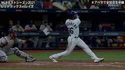 “本盗”男、豪快弾→ベンチで腕立ての“珍”行動 「カッチカチやな」ファン惚れ惚れ