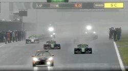 GRスープラが「今回はハロウィン仕様」 雨のレースを“異色の”セーフティカーが疾走、遊び心たっぷりのデザインに脚光