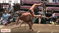 「すごい勝ち方した」土俵際で衝撃結末 館内騒然 砂かぶり席のファンはお口あんぐり