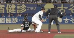 “世界最速レベルの男”はテクニックもスゴい！ 牽制されたのに盗塁成功したソフトバンク・周東の神走塁→天才的スライディングが炸裂した瞬間