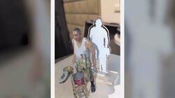 人類初の衝撃映像 アクリルスタンドから“飛び出す”人 “ボツ”案が大バズりの珍事