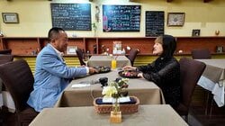 生まれつき左手がない女性の夢「両手でイタリアンを食べて、父を驚かせたい！」サプライズは成功なるか？