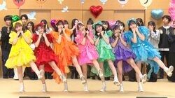 「絶叫してるw」FRUITS ZIPPERが高校部活の送別会にサプライズ登場 人気アイドルの“神対応”に大興奮