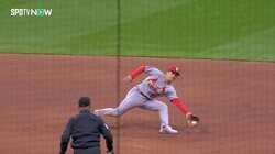 韓国代表エドマンが見せた好プレー 味方投手の暴投を神キャッチ&スロー “1ミリ”残した足に賞賛続々「よく足残したな」「これはナイスプレー」