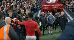 お前、何やってんだよ！ 劇的ゴール→即退場でスタジアムから消える　喜びすぎてユニフォームを脱いでイエロー2枚目でアウト→“世界一カッコいい退場”が炸裂した瞬間