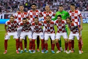 「モダンできれい！」vs「着ない方がマシ」クロアチア代表のカタール向け「新ユニフォーム」は賛否両論！ 特にホームユニへの批判が殺到