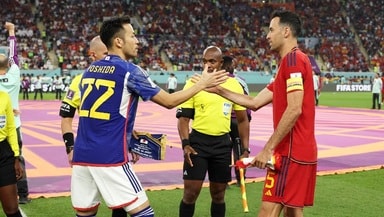 吉田麻也、顔そっくりのブスケツに「笑いそうになったわ、本当に」