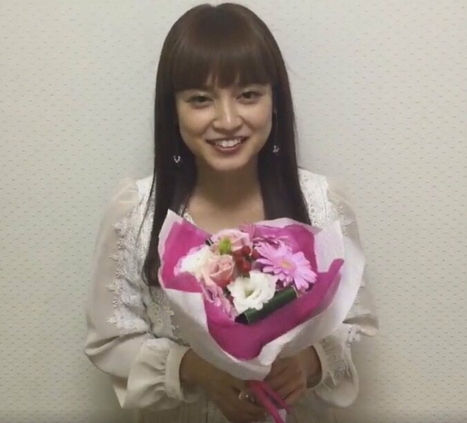 平愛梨、誕生日に妹のサプライズで三瓶が登場「ありがとうがとまらない」 2枚目