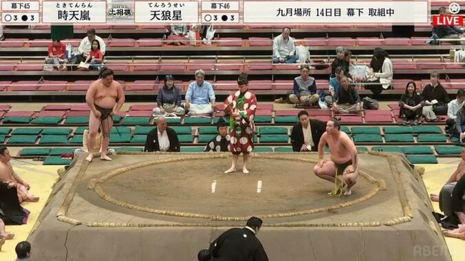 観客席から“驚きの奇声”が響いた館内の様子