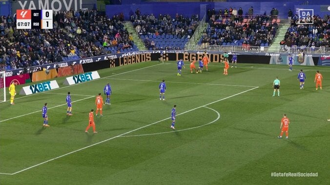 何が起きた？久保建英、超技巧ドリブル＆圧巻股抜きで密集突破の瞬間「やりたい放題だな」「あそこから行けるのか」 5枚目