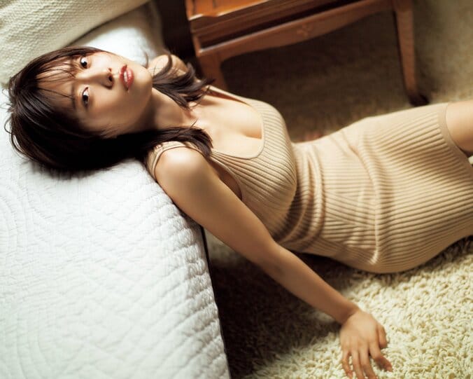 センターグラビア：新田さちか