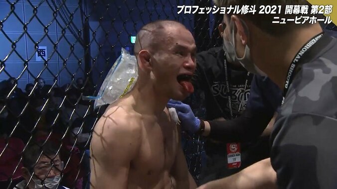 ノーガードの打ち合いで“壮絶“に散る！ 40歳のプロデビュー戦に「負けてカッコイイって最高」反響続々 2枚目