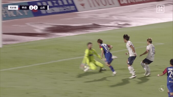 「めちゃ速い！」45m爆走→トゥーキック股抜きゴラッソが話題「推進力えぐぅ」「J2では抜けてる」甲府10番の鮮やか弾にファン興奮 3枚目