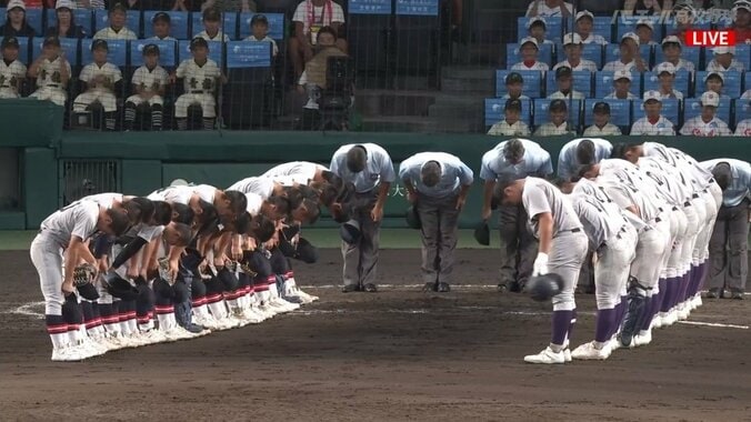 仙台育英、花巻東との東北対決を制して2年連続ベスト4！夏連覇の偉業へあと2勝 注目の佐々木麟太郎は最後の打者に 1枚目