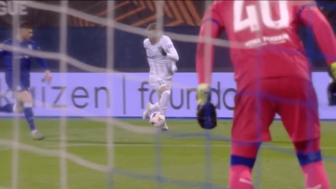 「美しい…」伊東純也の“神トラップ”を解説が大絶賛！「これ以上ないファーストタッチ」右足アウトサイドから急加速した瞬間 3枚目