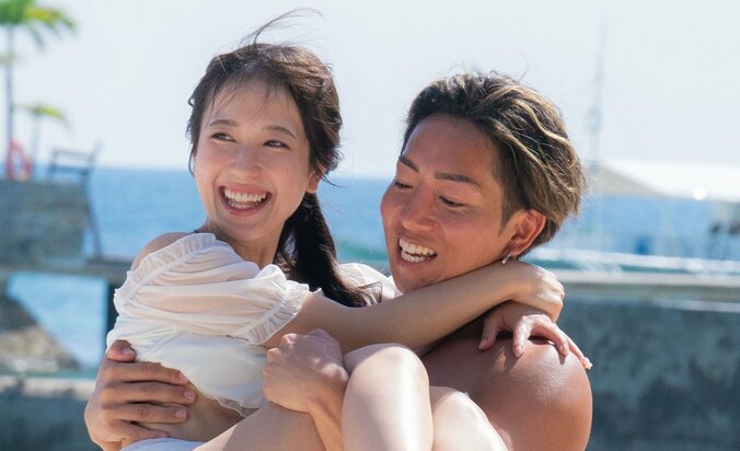 【写真・画像】セクシー女優と水着で密着…お姫様抱っこレースに大興奮「あら〜」　1枚目