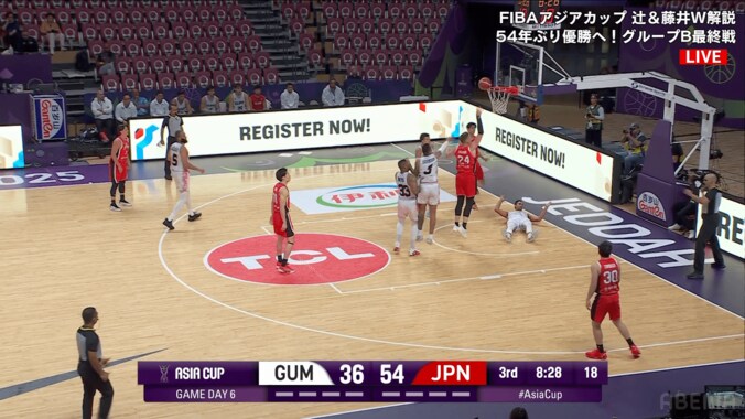 「えっ、うそ！？」“疑惑の判定”にバスケ日本代表主将が困惑…「中東の笛」「これがFIBA基準？」解説＆ファンも騒然 4枚目