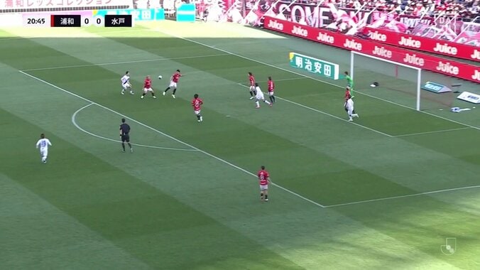 「見逃しやば」「普通にPK」浦和MFの“ハンド疑惑”にネット物議「なんで流されてんの？」元日本代表は“風の影響”を示唆 3枚目