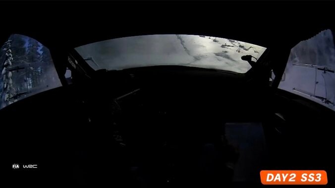 雪壁に突っ込み視界ゼロも次の瞬間…世界ラリーで仰天脱出劇　一流ドライバー、ブチギレながらの“荒業”に脱帽 3枚目