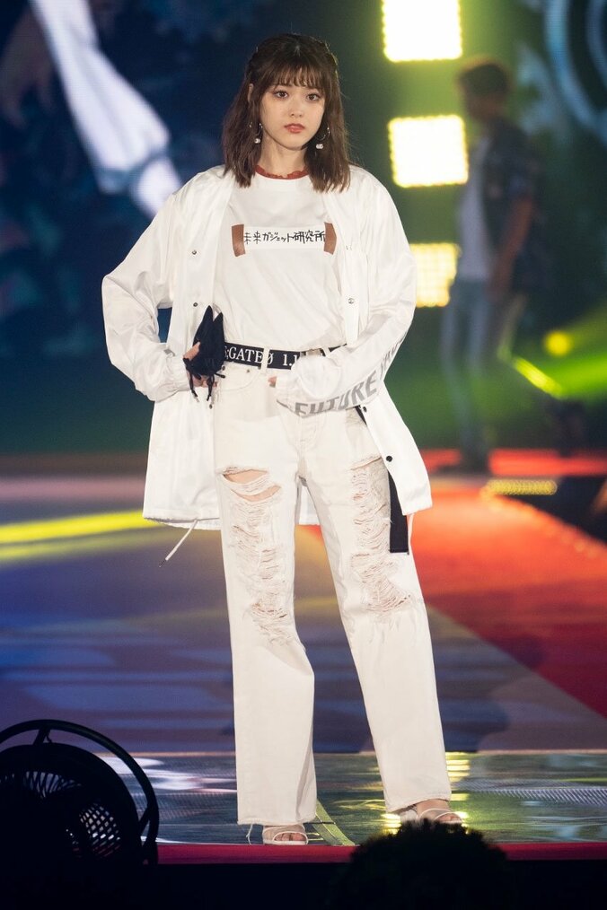 齋藤飛鳥が麦わら帽子を投げ込む！ 乃木坂46「ガルアワ」ランウェイに大声援 15枚目