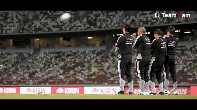 「あの中村俊輔に教わってる…」日本代表FWに“FKの極意”を伝授！？森保一監督の“まさかの優しさ”も脚光「初めて見た」 4枚目