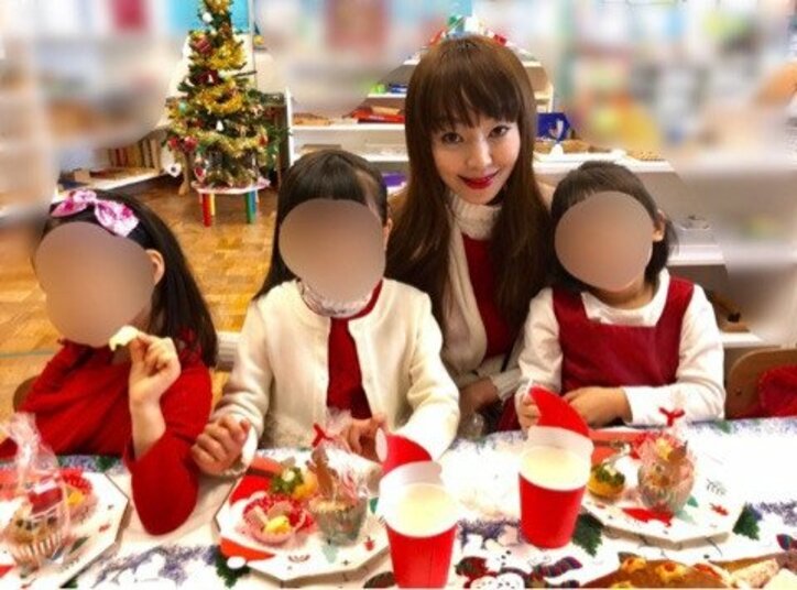 神田うの、娘の幼稚園でクリスマスパーティ　「お気に入りのサンドイッチ」も持参