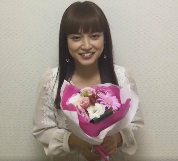 平愛梨、誕生日に妹のサプライズで三瓶が登場「ありがとうがとまらない」