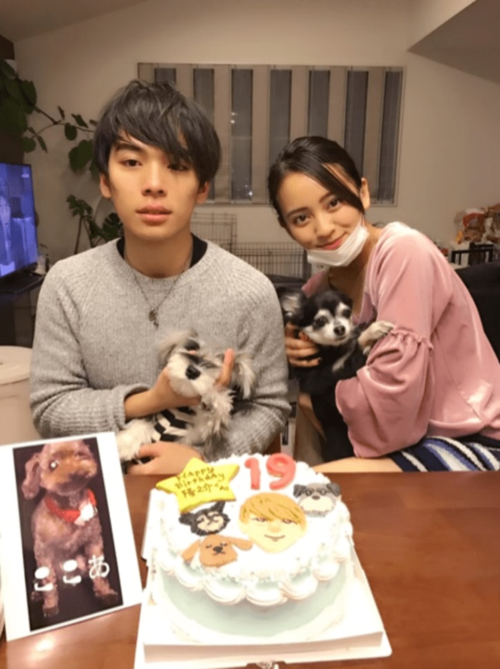 岡田結実、イケメン兄との2ショットに反響　「美男美女兄妹」