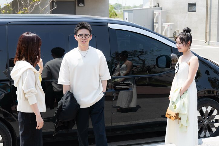 元国民的アイドル、ドライブデートに肌の白さが際立つ大胆紐ワンピで登場！かわいすぎてイケメン経営者もドキドキ