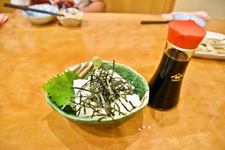 渋谷で安く美味く上品に！ 創業36年、老舗居酒屋「千」で味わう絶品の“厚切ハムカツ”