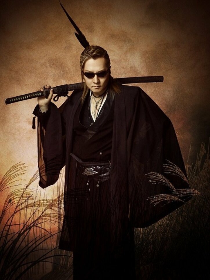 石井竜也、4月発売ニューアルバム「龍」のビジュアル公開