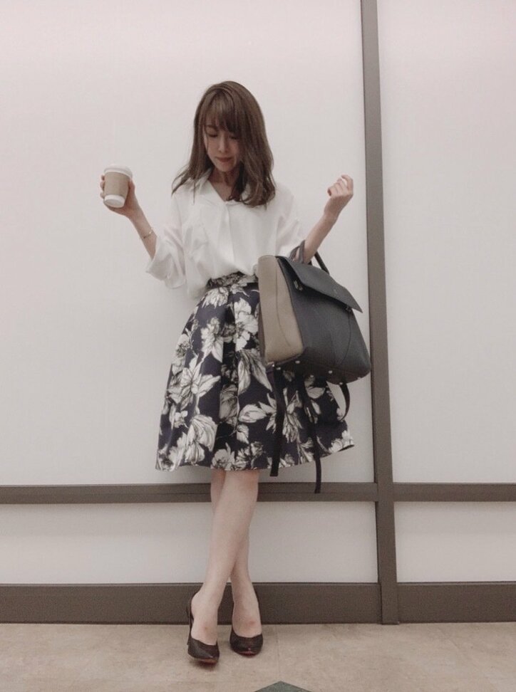 山川恵里佳、夫・モンキッキーがお直ししたスカートを公開「仕上がり綺麗!」