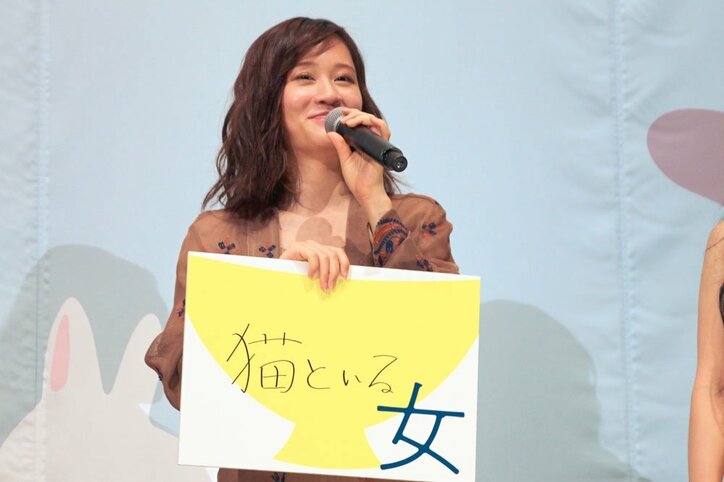 妊娠発表の前田敦子、幸せな瞬間を語る「大切な人とおいしいものを食べるのが1番」