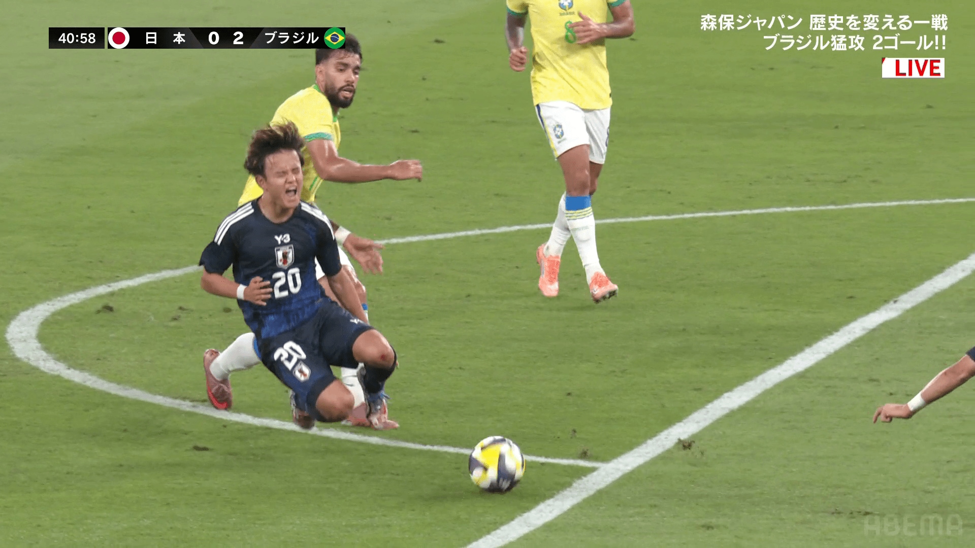 パケタに足を踏まれた久保