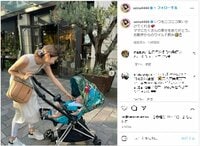 島袋聖南、息子とのお出かけショットにファンから「ママのことじーっと見てる！」「天使の微笑み」の声