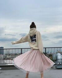 宇野実彩子、パーカー＆プリーツスカートコーデに「最高にかわいすぎます！」の声