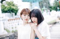 糸原美波＆坂口風詩、『ドラ恋』最終回オフショット公開「私たちも遊園地でアイスクリームを食べながらみんなのことを待っていました」