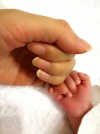 丸岡いずみ、息子と指切り「もう一人のママにも感謝できる人になって」