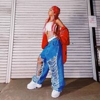 「ドタイプずっきゅん」「理想の美ボディ」青山テルマ、“攻め”のデニムコーディネートを披露し絶賛の声