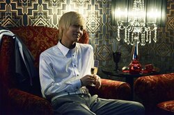 『娼年』松坂桃李が猪塚健太と演じた“男同士の濡れ場”　痛みでしか性的快感を得られない娼夫アズマの写真が公開