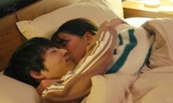 ベッドでキスが止まらず…イケメン俳優と元国民的アイドルの夫婦が最後の夜に我慢できず「寝れないんじゃない？」『私たち結婚しました 5』最終話