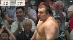 安青錦の“咄嗟の判断”を天鎧鵬が称賛 「ここで抜くんですね」大関・霧島が転ぶとは…勝負を分けた瞬間に驚き