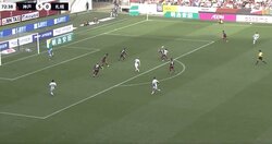 「ナイスゴール泣」5点ビハインドの札幌にまさかの展開! 後ろから丁寧につないだボールを最後に頭で決めたのは… 華麗すぎるオウンゴールにファン困惑