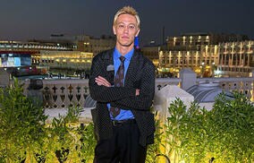 運命の日本vsスペインは2日朝4時キックオフ、話題の本田圭佑が「ABEMA」で3戦連続解説！ イニエスタもゲスト解説で登場