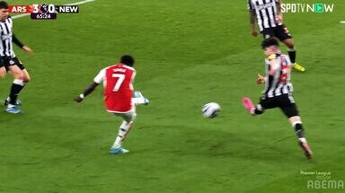 「もはや惨い」「理不尽！」キュンキュン切り返し→針の穴を通す一撃の決定的瞬間 アーセナル・エースの５試合連続７点目にファン大興奮「怪物だ」「なんでそれが入る？」