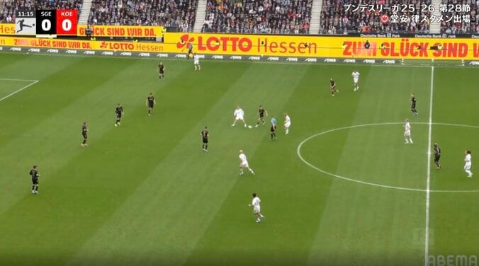 「エグいって！」堂安律、“ワンタッチパス&神ムーブ”「上手すぎるやろ」相手選手が混乱…攻撃を加速させる妙技「周り見えてる」 5枚目