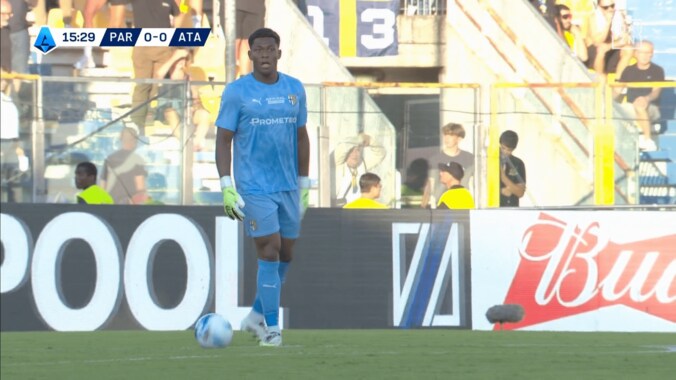 驚愕！ 鈴木彩艶が“40m高速グラウンダーパス”で強豪クラブ翻弄「司令塔キーパー」「今のヤバすぎw」元日本代表GKも絶賛 3枚目